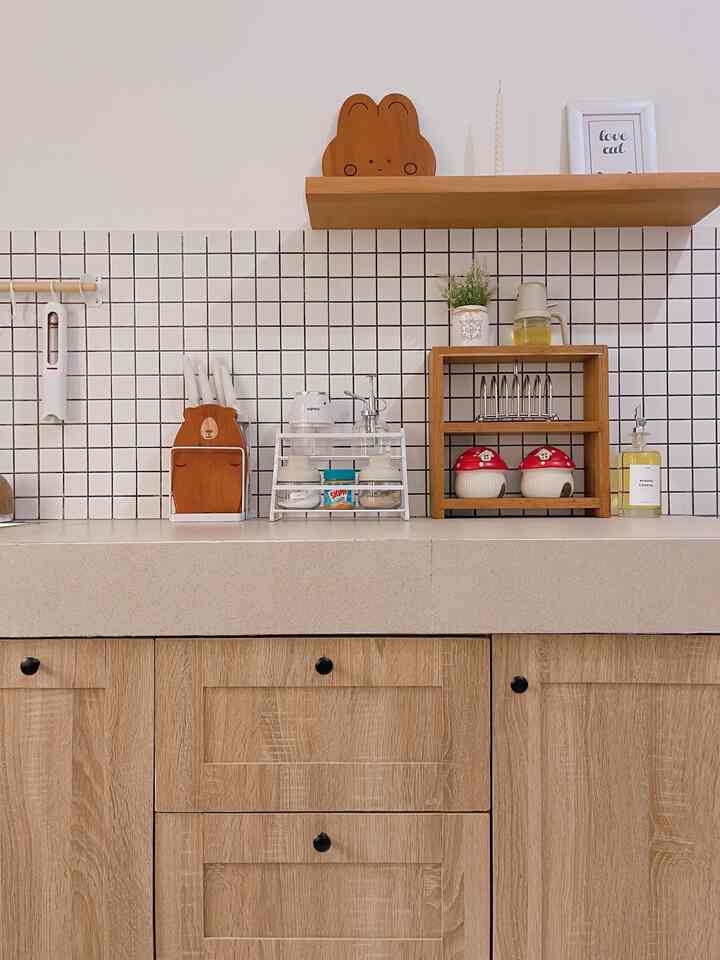 Dream kitchen 
Dapur impianku cukup minimalis & yg penting rapih tidak harus mewah sederhana saja 
Untuk dekorasi dapur peralatan yang aku gunakan aku lebih suka benda2 yang unik seperti rak dapur tempat bumbu bentuk jamur talenan bear botol minyak yg lucu
Intinya aku suka koleksi benda2 lucu untuk menghias dapur 
Semuanya bisa beli di online shop ya 

#mydreamkitchen
#kitchenideas
#kitchenisnpiration
#minimalis
#koreanhouse