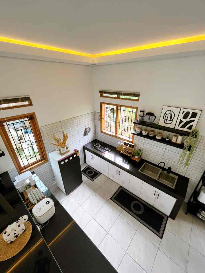 Dapur gundul dengan tema monochrome adalah impian aku, aku banyak memadukan warna putih dan hitam disini tapi sesekali aku tambahakan sentuhan kayu agar lebih natural. 

Aku lebih memilih pasang ambalan agar dapur terlihat lebih leluasa dan memang belum memerlukan kitchenset karna peralatan dapur aku juga belum terlalu banyak. 

Untuk kolong meja dapur hanya d pasangkan pintu saja bukan kitchenset. Selain menghemat biaya juga ini bisa membuat dapur terlihat lebih rapih karna aibnya terutup. 

#bumigerrd #MyDreamKitchen #KitchenIdeas #KitchenInspiration #KithcenMonochrome