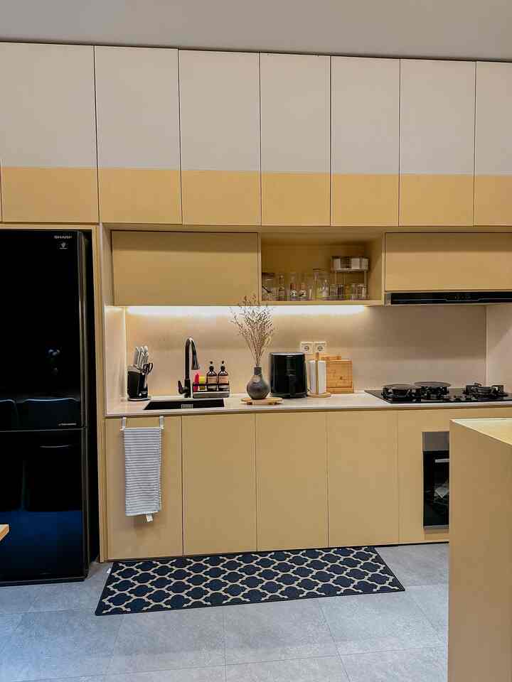 My dream kitchen ✨
Dibuat ala Japandi, dan full supaya memiliki banyak ruang storage

Di slide akhir adalah awal dapur ini berdiri.
Masih sepi..
Pelan-pelan dalam mengisi dapur, supaya sesuai kebutuhan

Untuk budget sendiri memang cukup besar, karena hampir semua dalam dapur ini baru

#MyDreamKitchen #KitchenIdeas #KitchenIsnporation