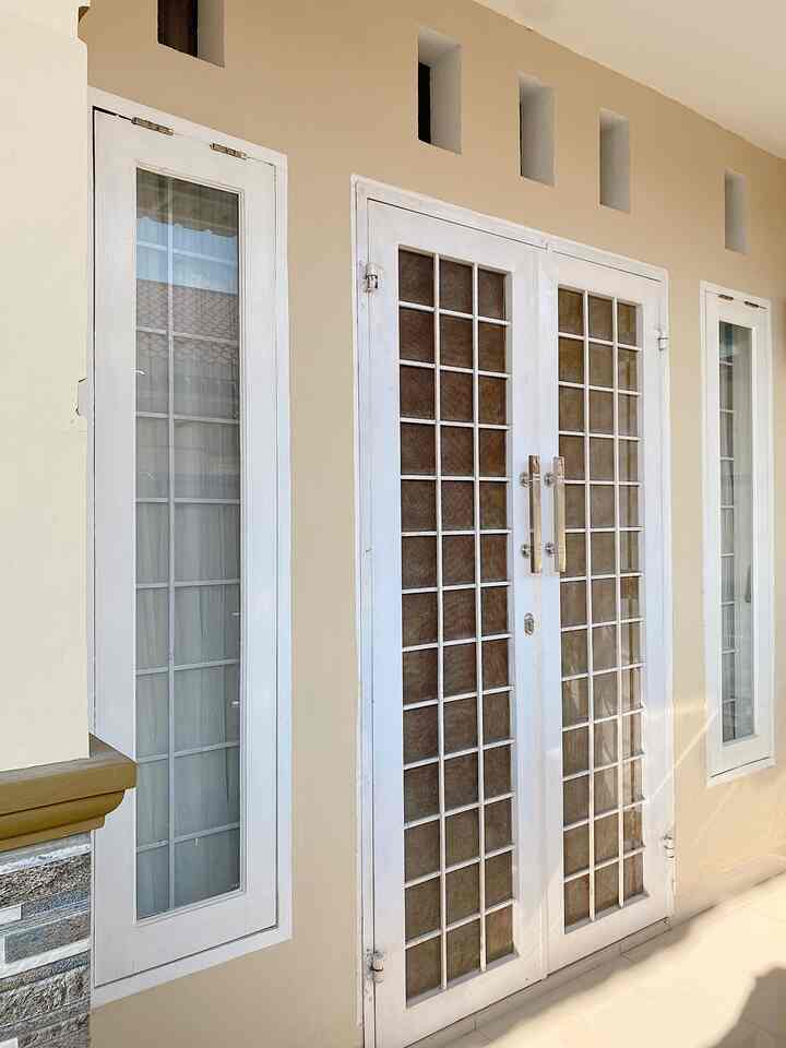 Untuk fasad masih bawaan developer, gatau pasti ini style apa hehe tapi untuk tone warna masih sesuai dgn yg aku suka ✨

#facadestyle #fasadeideas #facadeisnpirations
#yositriaa #90m2 #rumahdebeloper #scandinavian #whiteandwood #tinyhouse 