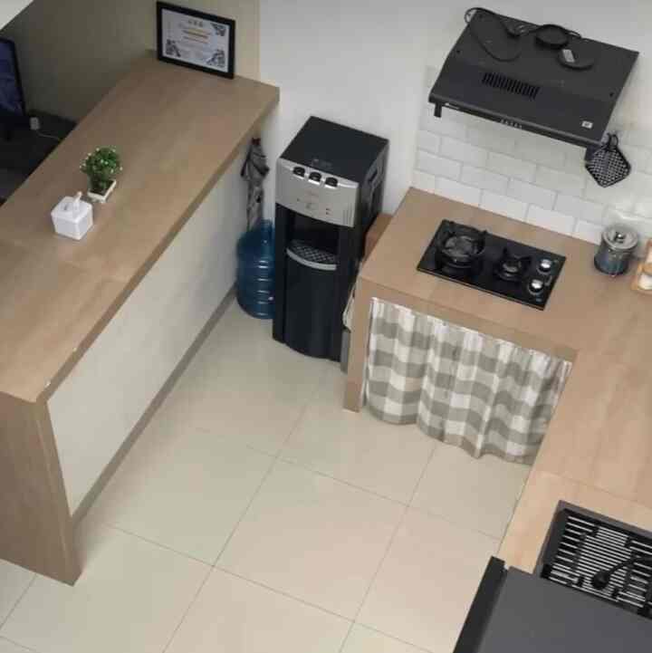 Dapur Minimalist 

Karna dulunya ini rumah tua, dapur idaman kita di bobok untuk area tembok.

Kita ganti dengan meja bar untuk mengganti meja makan, agar terlihat lebih luas dan nyaman. Dengan perpaduan warna wood - white - black.

Kita ganti semua total renov dapur rumah tua ini, menjadi dapur minimalist. Dengan sentuhan furniture yang memang tidak banyak namun fungsional.

Budget yang kita perlukan agar dapur impian sesuai dengan keinginan, kita menggubaka jasa arsitek. Dengan luas 3x2,3 meter.


 #MyDreamKitchen
 #Kitchenldeas
 #Kitcheninspiration
#rumahdalamgangskm
