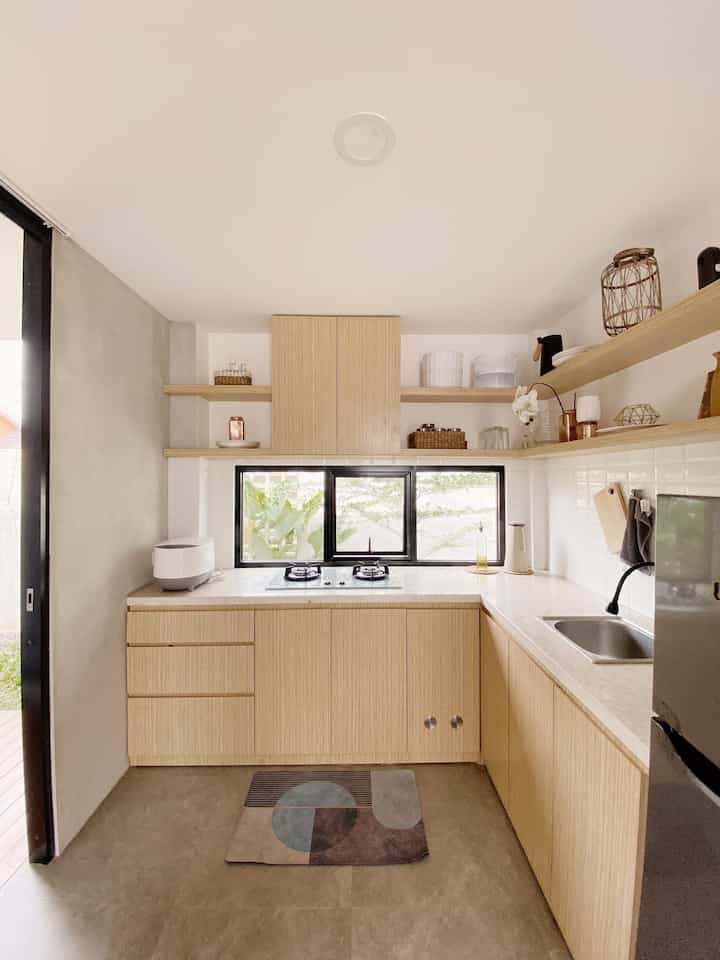 Pengisian dapur ini masih dalam proses dan perubahan barang dekorasi hehe untuk tema dapur ini kmi ingin tetap terlihat bersih dengan sedikit jumlah barangnya. Berikut before after nya ya dari awal pengisian barang 🥰

#MyDreamKitchen #KitchenIdeas #KitchenInspiration #industrialdecor 