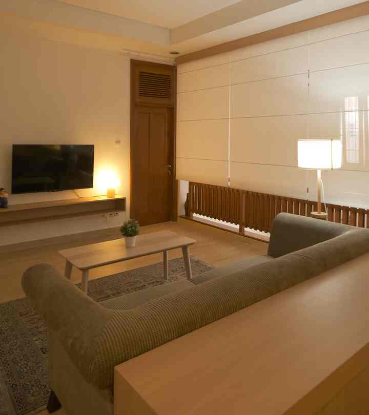 Ini adalah ruang tengah yang menjadi centre di area rumah.
Ruangan ini berada di satu area dengan ruang kerja.
Bernuansakan warm putih dan nuansa kayu diharapkan bisa memberi rasa kenyamanan lebih di ruangan ini. 

#koreaninterior #koreanaesthetic #koreanmoden #roomdecorinspo #homedecorinspo #aesthetichomedecor