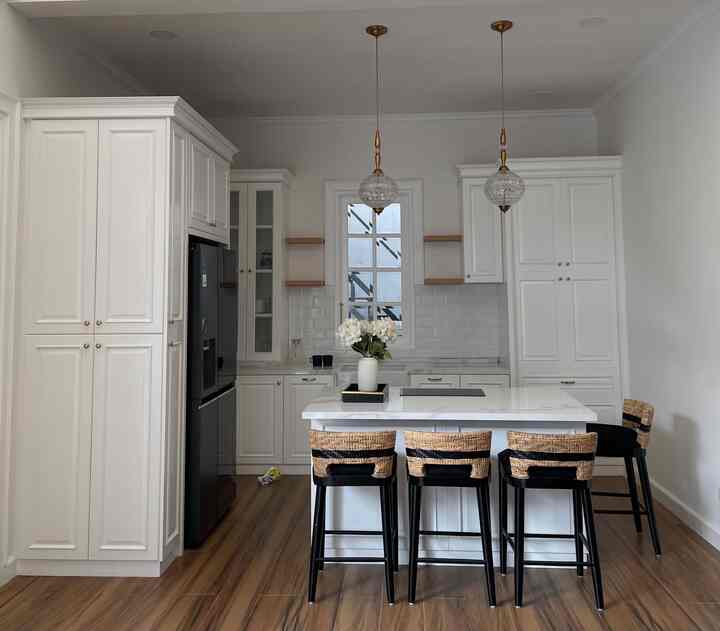White, elegant, natural. This is our definition of a kitchen. We chose functional devices such as an electric stove on the island that is flat and looks neat so it doesn't reduce the aesthetics. The choice of accessories in black and gold is the right choice for our small kitchen.

#MyDreamKitchen
#KitchenIdeas
#KitchenInspiration
#whitekitchen
#cleankitchen
