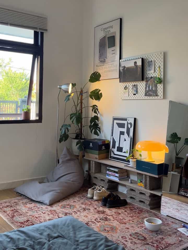 Dream Room

Kamar impianku sejak 2tahun yg lalu. Tentunya untuk mencapai ini tidak dibentuk dalam waktu singkat, aku disini mendekor kamar dengan proses kecil kecil. Menambahkan barang baru setiap bulannya, karena menurutku disitulah hal yg paling seru ketika mendekor sebuah ruangan. Berproses🫶🏻

#MyDreamBedroom #BedroomIdeas #BedroomInspiration #BedroomDecor #MidCentury #aestheticbedroom #bedroomdecoration 