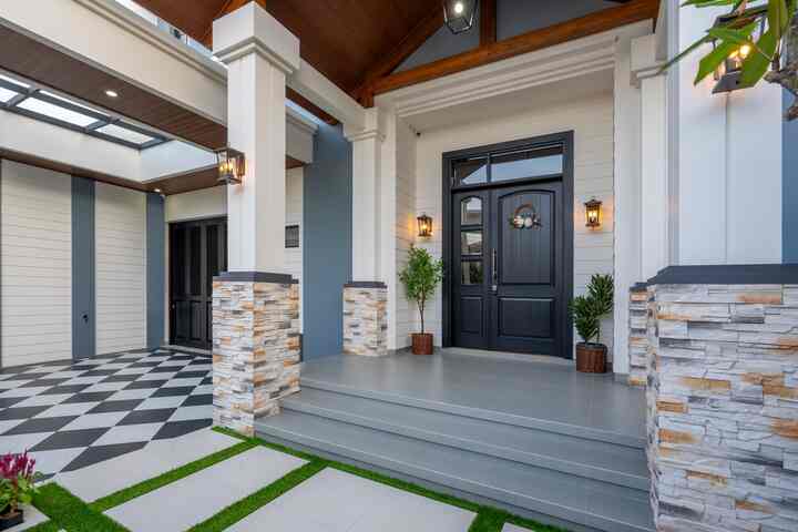 Halo tetangga online 👋🏻

ini adalah salah satu bucket list aku ketika bangun rumah.. pengen punya tembok garis2 terus dikasih lampu classic kaya gini.. emang sejatuh cinta itu sama model farmhouse waktu design.. alhamdulillah kesampean.. semoga tetangga online yg lagi bercita2 juga dimudahkan ya ikhtiarnya 🤲🏻

#entrance
#hallway
#pintuutama
#pintumasuk
#maindoor
#farmhousedoor
#maingate