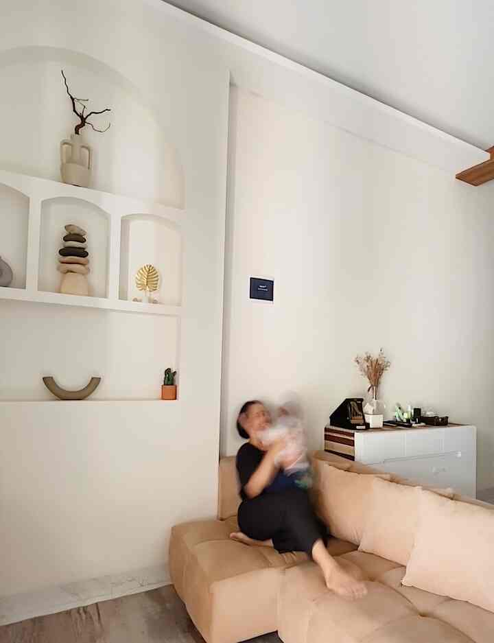 Playing with children is certainly a favorite moment every day. On this sofa I spend time in the middle of work playing with my child. Then in the afternoon we often play in the room so we can sneak in some sleep 🤣

Lastly, don't forget to light aromatherapy candles at night so that your mind becomes calmer.

#FavoriteMoment
#FavoriteRooms
#FavoriteDecorItems
#japandi
#slowlife