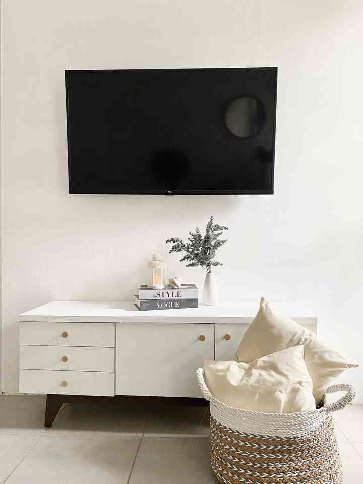 //Living Room Journey//•

Perjalanan living room kami selama 6 bulan ini, mulai dari proses renovasi hingga saat ini. Meja TV ini kami DIY menggunakan PVC Sticker agar warnanya lebih senada dan kami tambahkan beberapa dekorasi lainnya.

#Livingroom #Livingroomideas #Livingroominspirations #Minimalist #Modern #Homedecor