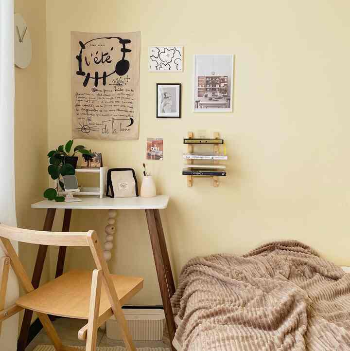 Kamar tidur berantakan 🛏️

#kamar tidur
#inspirasidekorasikamar
#ide kamar tidur
#homedecorlowbudget
#kamar tidur estetis