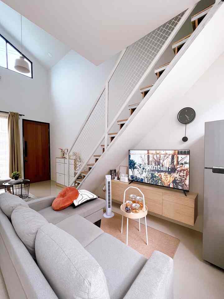 My Favorite Room

Salah satu ruangan yang paling disuka tuh yaa ini nih ruang TV atau ruang keluarga yang masih nyatu dengan livingrom. Ruangan ini dimana tempat kami berkumpul saling berbincang dan menemani anak-anak 🤍🤍

#FavoriteMoment #FavoriteRomms #FavoriteDecorItems #homedecor #inspirasirumah #inspirasiruangan #dekorasirumah #rumahsegaris