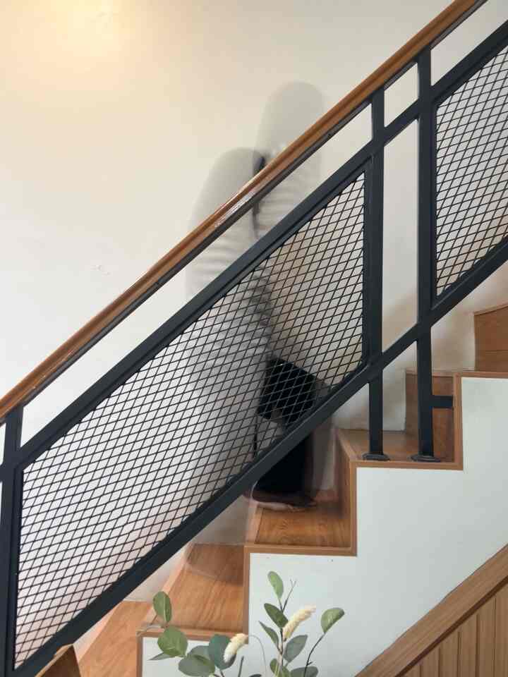 Tambahan vinyl pada tangga membuat tangga menjadi lebih warm. Dan ornamen tralis tangga menjadikan tangga menjadi lebih cantik. 


#tangga
#rallingtangga
#stairs
#designtangga
#japandistyle
#industrialsyle
#bekasi