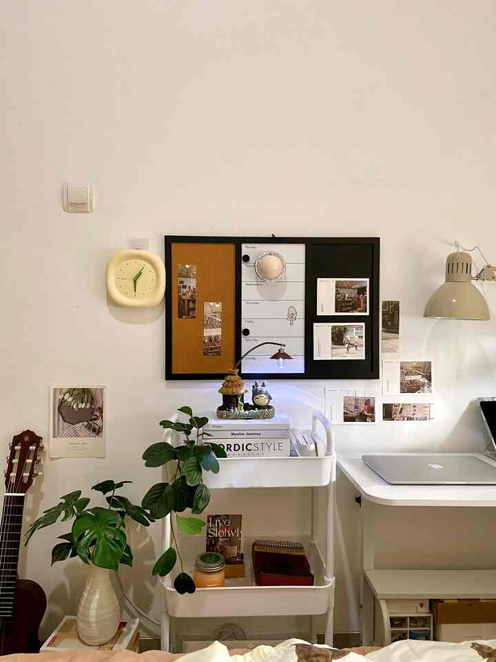Desk situation cozy room ☘️📔

#desksetup #desksituation #mejakerja #japandi #rumahmungil