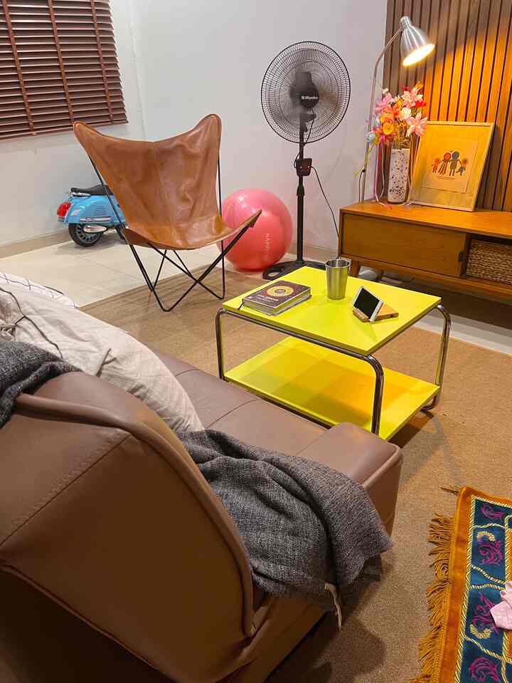 Malam hari sebelum besok menyambut hari senin lagi, duduk santai di living room sambil nunggu azan isya + nemenin suami yang mau nonton pertandingan Indonesia vs Australia👀

#midcenturymodernhome
#Depok
#livingroom
#90sqm
#ikea
#homedecor
#rumahimpian
