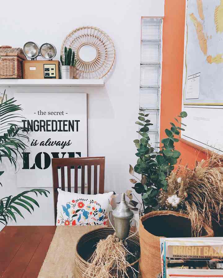 Area ME TIME

Masih dari area me time alias area aq menaruh koleksi buku2 q. Sengaja q seting gini biar mamin nyaman dan unik. Banyak home accessories natural ada di tempat ini.

#ruangbaca #rumahminimalis #idedekorasi #eclectic #eclecticdecor #vintagehome #vintage