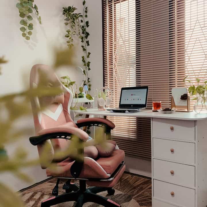 Favorite moment? ini dia! Di Ruang yang menghadirkan banyak inspirasi atau ide konten video, editing video, baca buku, nulis journal, pokoknya favorite room! 🤎✨

#FavoriteMoment #FavoriteRoom #FavoriteDecorItems #Minimalist #DecorLowBudget #SlowMakeOver #Cilegon 