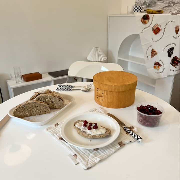 sarapan estetis 🍞 #kitchen #dining #homecafe #aestheticroom #koreanstyle #dapurestetik #dapur #mejamakan #ruangmakan