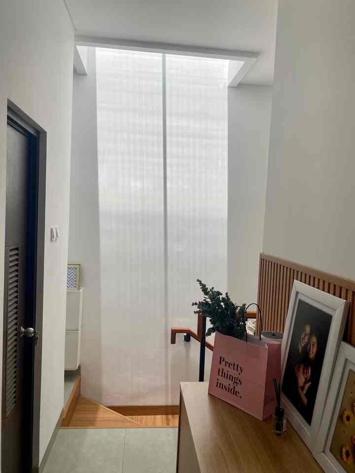 A simple hallway. Belum terlalu banyak dekorasi ditempatkan di hallway ini. Lebih tepatnya agar ruang gerak masih cukup leluasa untuk menuju ke ruangan lantai 2

#rumahcluster
#rumahdeveloper
#rumahtangsel
#homedecorindonesia