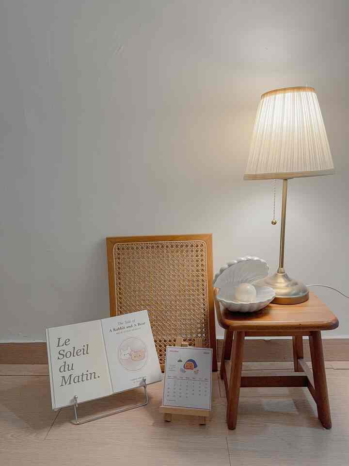 Dekoran kecil di kamar 🫶🏻

#kamar tidur #roomdecor #decorroom #room #studio #dekorstudio #wood #woody #japandi #minimalist #aesthetic