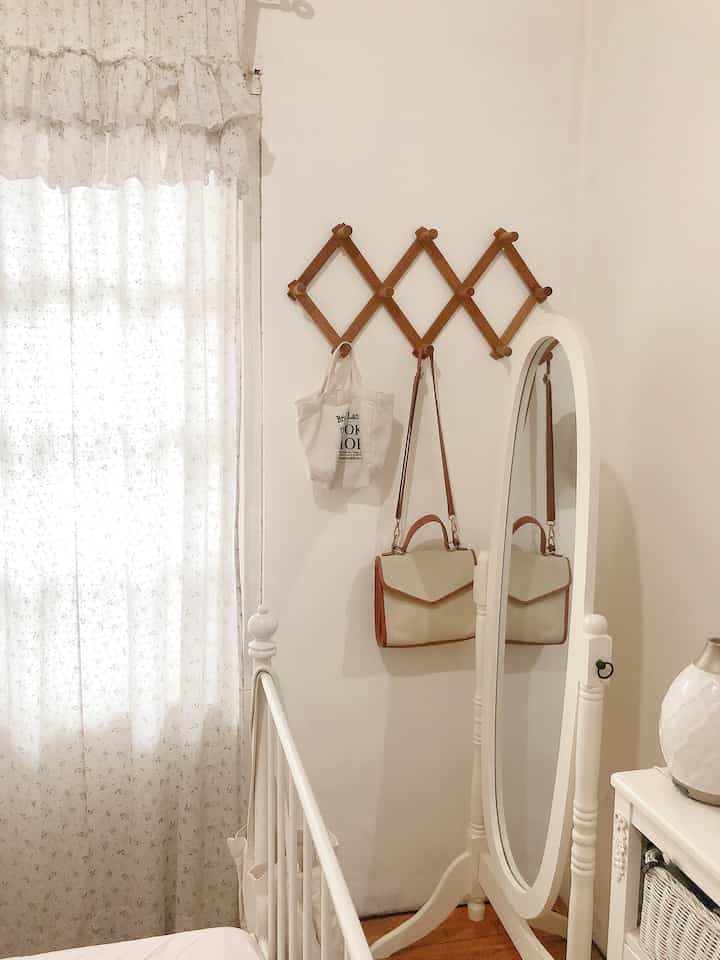 Aesthetic corner in this room 🤍



#bedroom #decorations #idedekorasi #roomdekor #tangsel #koreanlook