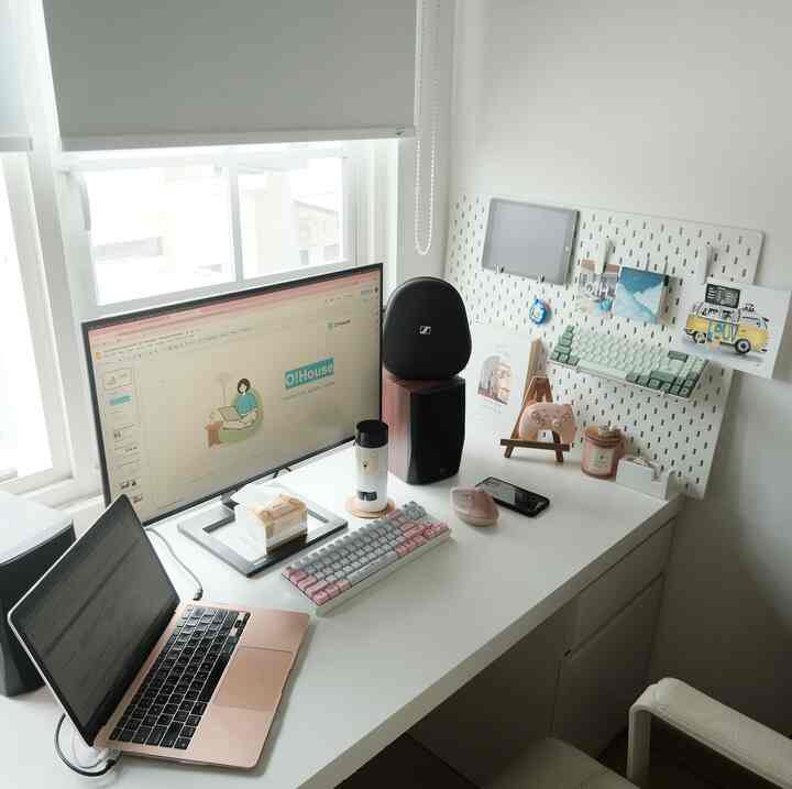 Momen paling favorit ku dirumah adalah ketika Saya bisa menghabiskan waktu untuk Me time di home office, baik itu menghabiskan waktu untuk melukis, sculpting menonton film dan lain sebagainya. 

#FavoritMoment #FavoritRoom #FavoritDecorItems #HomeOfficeIdeas #DrawingRoom