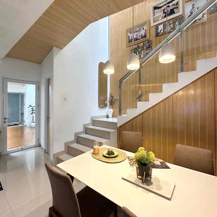 Favorite moment ketika dirumah adalah ngopi dan makan cake favorite.. cake buatan temanku special yang dikirim dari Amsterdam dan kopi racikan sendiri is the best me time buat aku.. 
Dining room yang menyatu dengan living room memberikan aku akses untuk bisa bersantai sambil makan dan juga menonton tv / acara favorite dirumah✨ 

#FavoriteMoment
#FavoriteRooms
#FavoriteDecoreitems