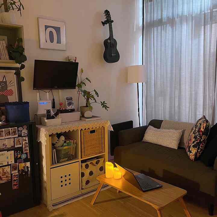 Aktivitas favoritku adalah bekerja di Living Room saat malam hari sambil menghidupkan lighting yang temaram 🌘

#FavoriteMoments
#FavoriteRooms
#FavoriteDecorItems
#LivingRoom
#TinyHouse
#RumahCluster
#90m2