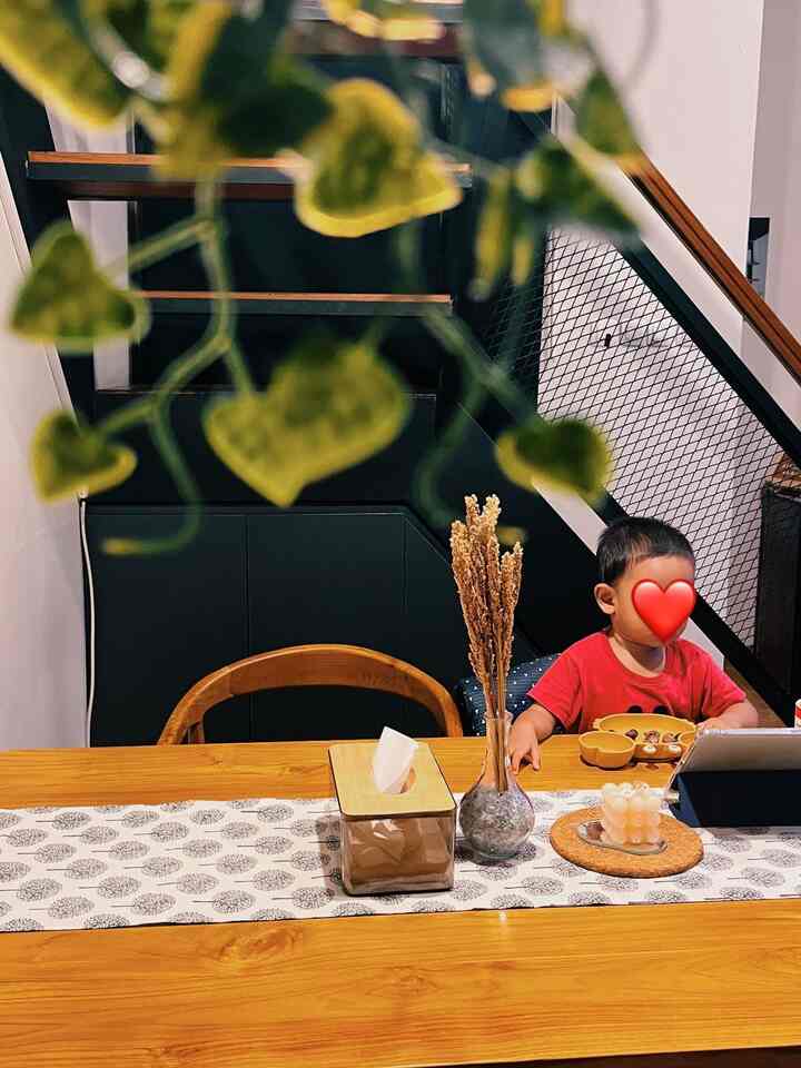 ✨QUALITY TIME✨ 
Another moment to remember with this kiddos❤️ sekedar makan snack dimeja makan, atau nonton bareng youtube favoritnya, jadi salah satu alasan kita untuk bisa kembali kerumah 🫶🏻 

Best buy banget kursi makan ini! Selain warnanya senada, bisa juga dipake sampe anaknya udah gede ❤️
#favoritemoment #favoritedecoration #favoritedecoration 