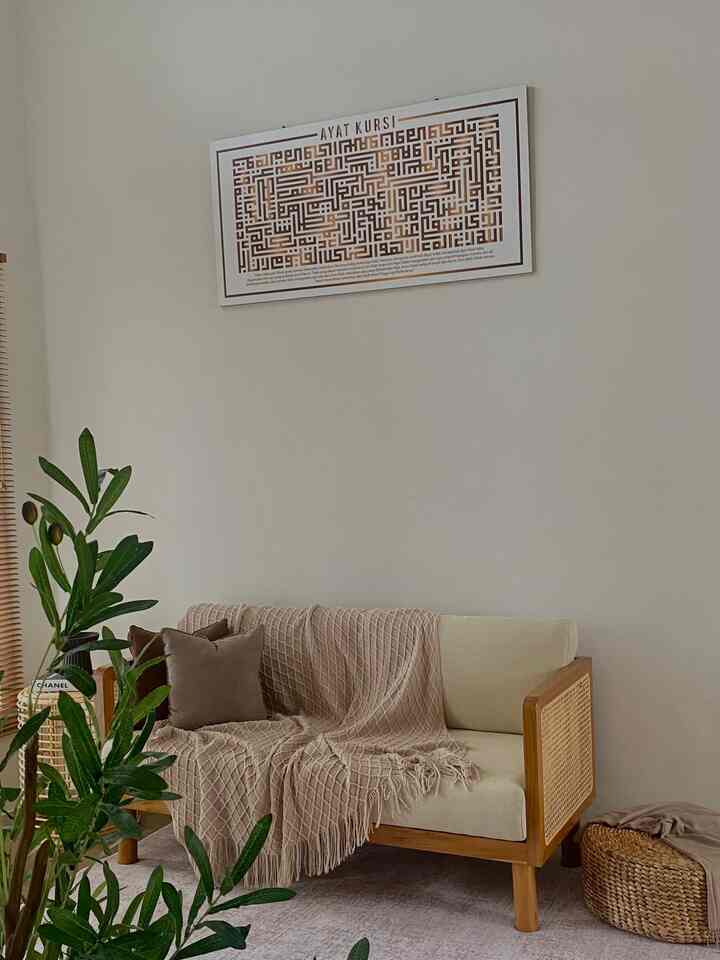 Ruangan yang sangat minimalis ini di desain untuk menambah kesan hangat pada rumah
Biasa untuk menerima tamu, karna kami tinggal di perumahan yg lahannya sangat terbatas.
Semoga bisa membantu menginspirasi teman-teman ♥️

#ruangtamuminimalis
#desainruangan
#aesthetic