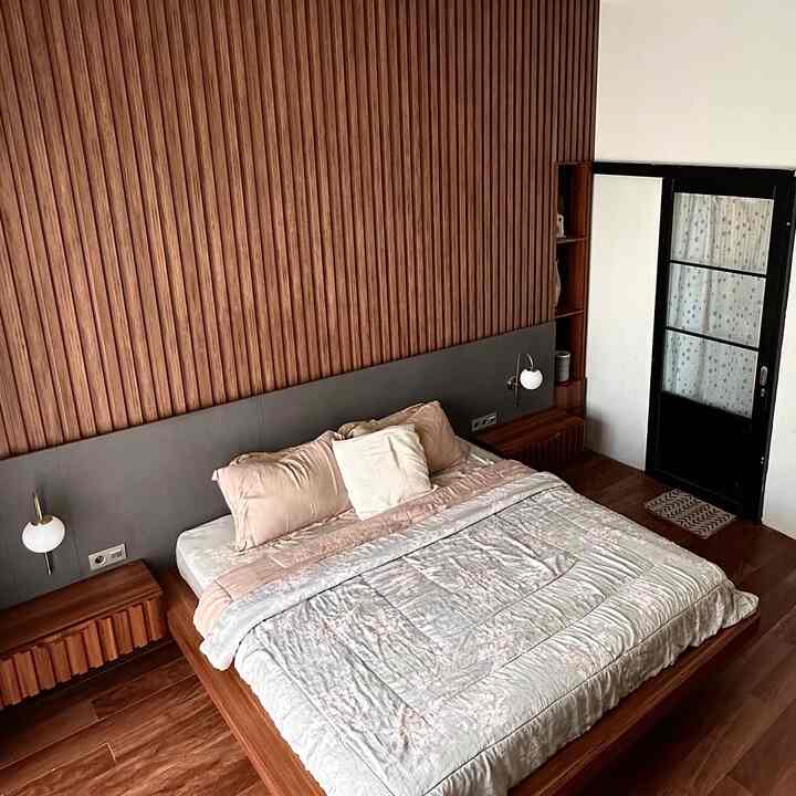 Dari dulu pingin banget punya kamar ala hotel, makannya untuk kamar utama dirumah ini di design semirip mungkin designnya ala ala hotel biar berasa staycation 

#rumahninimalist #homedweethome #japandi #interiordesign #rumahtanpaarsitek #bedroom #kamartidur 