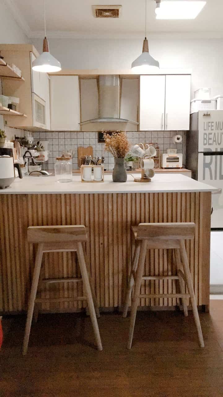 Color Palette di rumah kami ini adalah :
Putih - Natural wood - Hijau sage
Warna dinding rumah dan fasad dominan Putih tulang, Karna lebih enak di kawinkan dg wrn" lain nya spt wrn kayu dkk.

Semoga menginspirasi

#BringColorsToMyHome
#HomeColorPalette
#HomeColorsDesign
#PaletWarnaRumah
#Scandinavian
#JapandiMinimalis
#Homeinspo #HomeInspiration
