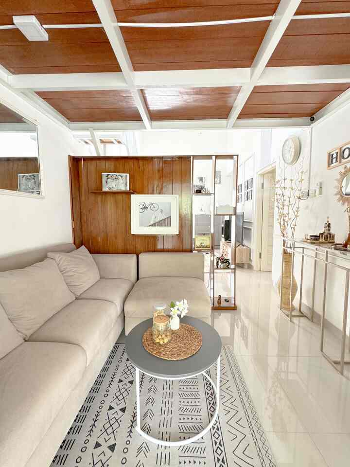 Home color pallet 🤎🤍
Warna di rumah ini dominan warna kayu/beige & putih tetapi juga terdapat beberapa warna netral seperti abu-abu, dan hitam. 
Dengan memadu padankan dinding rumah warna putih dan perabot warna kayu 
Alasan memilih warna ini dikarenakan rumah ini mungil dan warna natural akan memberi kesan luas 

#BringColorsToMyHome #HomeColorPalette #PaletWarnaRumah #homeinspo #whiteandwood #rumahmezzanine