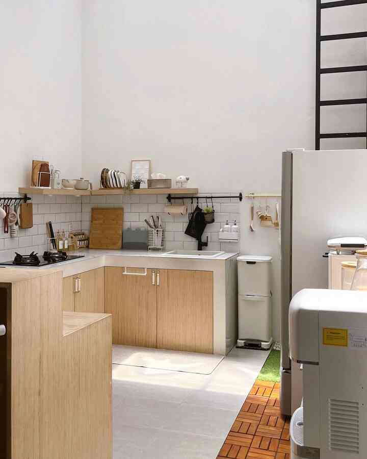 Pencahayaan alami di rumapertama 

Rumah ini memiliki pencahayaan matahari yang melimpah karna kaca yang digunakan berukuran besar sehingga membantu pencahayaan dirumah menjadi terang.

#PencahayaanAlami #BrightHouse #NaturalLighting #homedecor #inpirasiruangan #inspirasirumah #dekorasirumah #dekorasiruangan