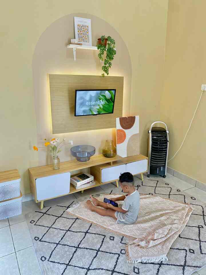 Siang tetangga .. 
sebenernya saya pribadi suka tone white wood 🤍🤎
Putih nya memberi kesan ruangan bersih dan luass dan warna kayu memberi kesan aesthetic .. tetapi karna rumahrantau ini rumah dinas jadi warna kuning gading jadi warna wajib 😁
Printilan dan furniture nya yg kita tema kan white wood hihi 🤍🤎

#BringColorsToMyHome
#HomeColorPallete
#PalleteWarnaRumah