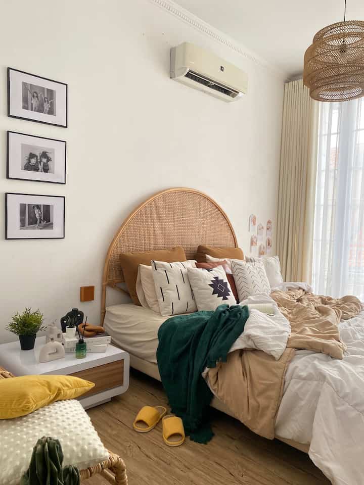 Color Palette
—
Awalnya Color Palette di Rumah Bunday
White - Brown - and a little bit hint of Black

tapi akhir-akhir ini mulai sedikit-sedikit
masukin 2 warna lain, welcome home
Green 🔋 - Yellow ✨

color palette itu penting untuk lebih memaksimalkan ambiance di rumah, membuat rumah bukan hanya nyaman di hati tapi juga nyaman di mata, jika kita sudah memiliki color palette, akan lebih memudahkan untuk pembelian furniture dan juga dekorasi rumah yang sesuai

dan tidak ada salahnya juga tidak perlu takut untuk menambahkan warna baru yang bisa membuat rumah jadi lebih fresh 
—
#BringColorsToMyHome
#HomeColorPalette
#PaletWarnaRumah