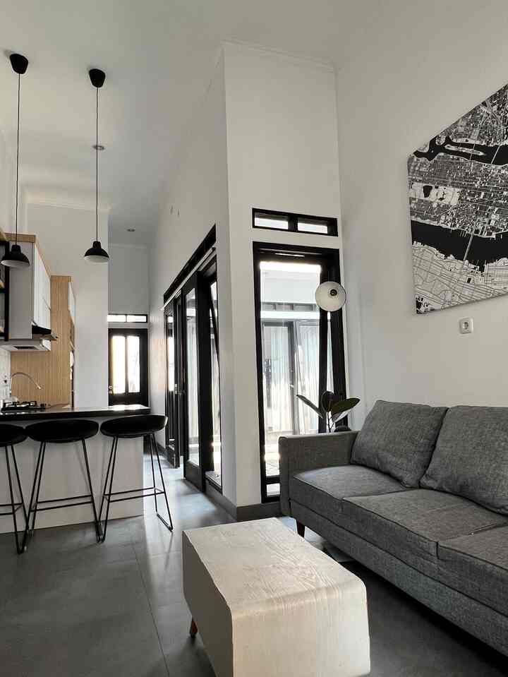 Color pallete dirumah kami adalah warna monochrome, kenapa kami memilih color pallete ini? Karena rumah kami tergolong kecil, kami menginginkan rumah yang tampak luas dan berkesinambungan antara decor dan tata ruangannya. Dengan menerapakan color pallete ini ruangan jadi terasa tertata sekaligus sebagai aksen dekoratif yang serasi antara bangunan dan barang-barang yang ada.

#BringColorsToMyHome #HomeColorPallete #PaletWarnaRumah #LivingRoom #MonochromeHome #Bandung #RumahMinimalis