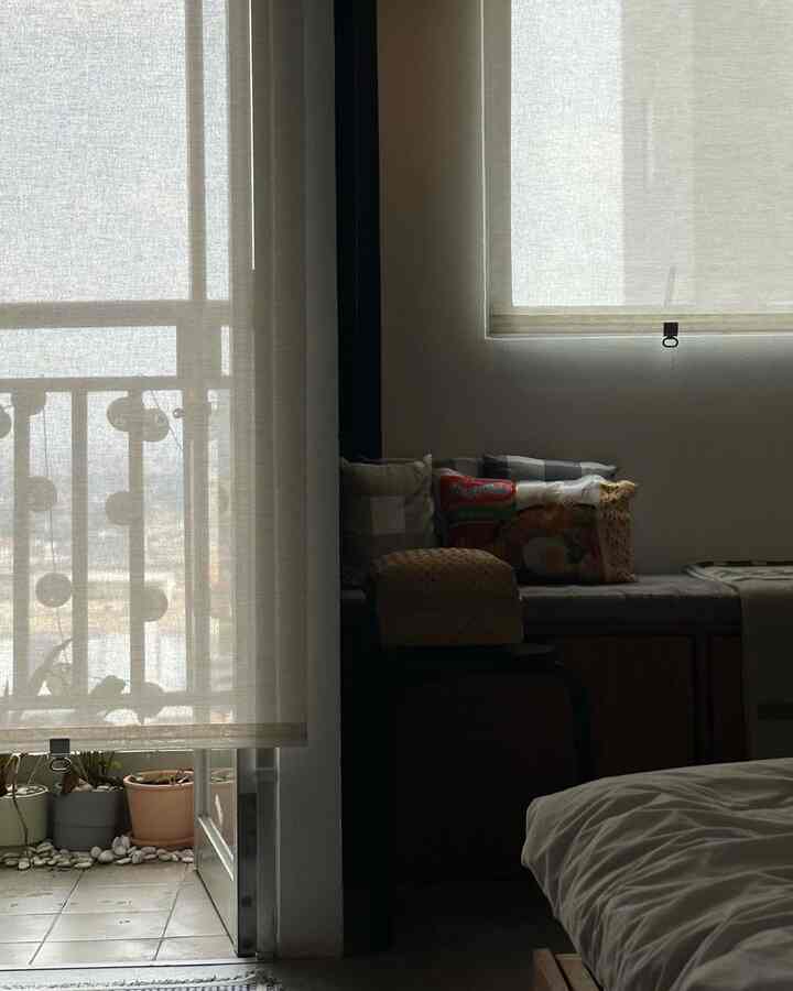 Color palette apartemen ini awalnya sih.. putih biru. Tapi lama-lama semua warna ada, karena life is too short untuk ga menambah sentuhan warna!

#BringColorsToMyHome #HomeColorPalette #PaletWarnaRumah #studioapartment #lowbudgethomedecor