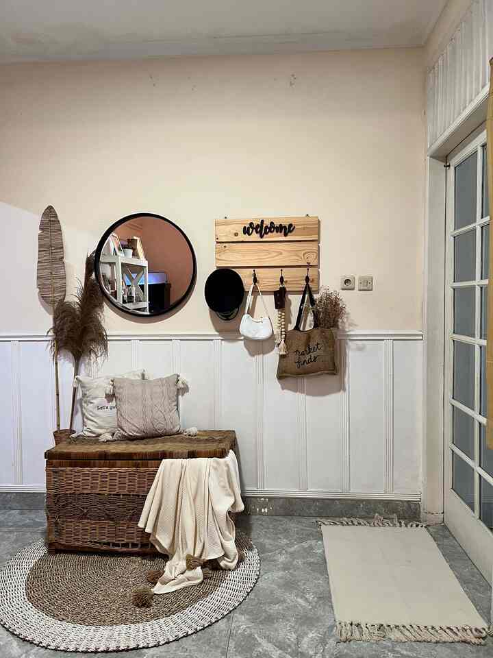 — Color Pallete
Color Pallete di rumah ini, warm tone 
Di dominasi dengan warna putih , ivory dan natural . 
Hampir seluruh ruangan menggunakan warna cat yang sama bahkan di kamar anak , kamar utama dan dapur m 
Kami memadu padankan dengan dekorasi dengan warna yang senada.

#BringColorstomyhome #homecolorpalette
#PaletWarnaRumah #Colorpallete 
 