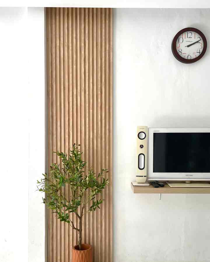 The color palette in our house is by trying to mix and match white, wood and black. This color combination really dominates the decoration of every room in this house.
In our opinion, this color combination can create the aesthetic value of our version of a residence 😊
Without the wood & black colors, this house is not very lively, even though the initial plan was to create a full white house concept, but after seeing many home decoration references, we finally had the courage to try mixing and matching white with wood and black.
Hopefully it will inspire 😊

#BringColorsToMyHome
#HomeColorPalette
#HomeColorPalette
#Minimalist house
#DecorationIdea