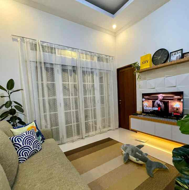Malam Minggu yang sempurna: Suasana tenang di ruang keluarga, lampu redup, dan layar penuh dengan kisah yang memukau. 🍿✨ 
#FavoriteMoment
#FavoriteRooms
#FavoriteDecorItems
#NontonFilm 
#QualityTime