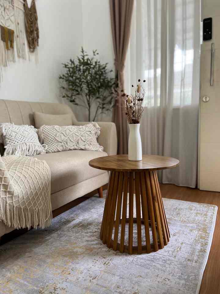 Color Pallete dr rumahku mayoritas adalah putih, cream dan coklat.. ini adalah ruang tamu yang luasnya hanya 2 x 1,5 meter. Meski mungil, tapi dengan memadukan dengan color pallete tersebut bisa memberikan kesan yang luas dan aesthetic..

#colorpallete #homesweethome #neutralhome