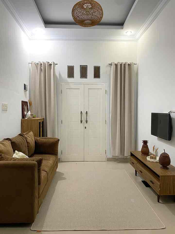 Palet warna dirumah ini cenderung memilih warna earthtone, netral yg menimbulkan kesan hangat dan luas ✨

#BringColorsToMyHome #HomeColorPalette #PaletWarnaRumah #yositriaa #livingroom #dekorasirumah #rumahminimalis #scandihouse