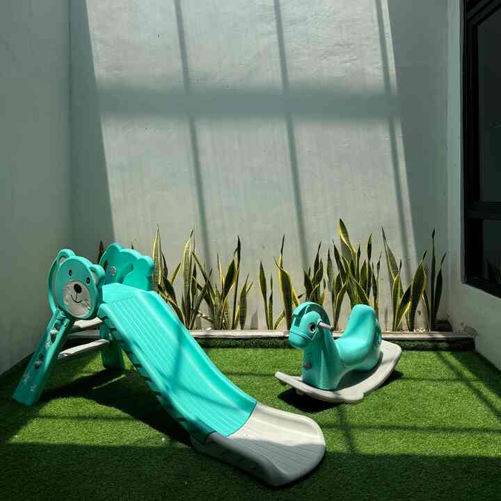 Setelah seminggu terakhir mendung dan hujan akhirnya ada sinar matahari yang masuk rumah 🥹
Biasanya masuk ke kamar juga, padahal tadinya yang mau di posting di area kamar 🥲


#PencahayaanAlami #BrightHouse #NaturalLighting #minimalist #jabar #rumahmungil #livewithkids 