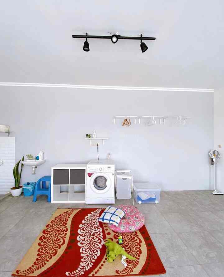Laundry Room

Konsep semi outdoor, lega dan nyaman. Kadang bisa sambil baca buku dan ngopi sambil nungguin cucian dan liatin anak anak main

#laundryroom #depok #rumahtanpaarsitek #decorlowbudget #mixstylehome #rumahcluster #rumahdeveloper