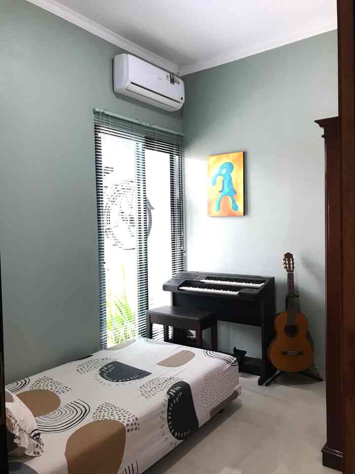 Kamar anak yang berukuran 2,5 x 3 m ini bernuansa hijau. Warna ini sangat teduh sangat cocok untuk didalam kamar karena memberikan kenyamanan mata #kamaranak #kamaranakteduh #kamaranaksejuk #kamaranakhijau #kamarkecil #rumahminimalis #kamarkiddos