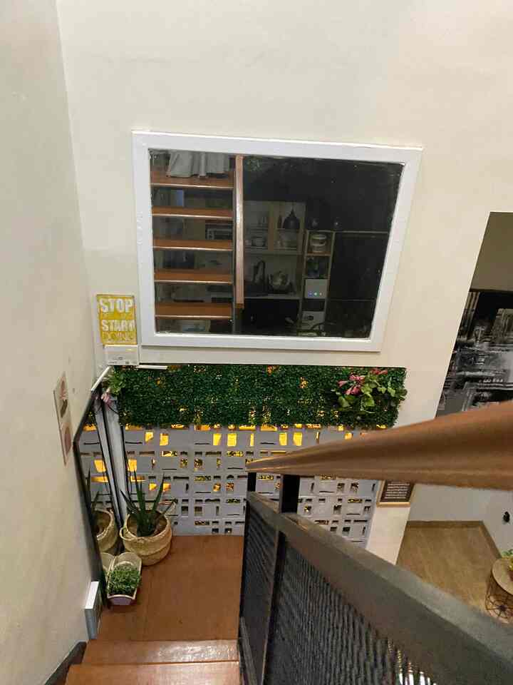 Tangga selalu menjadi area yang estetik dirumah ini

#stairs #tanggarumah #tanggakayu #tanggagantung #tanggaestetik #industrialdesign #homedecor #homestyling