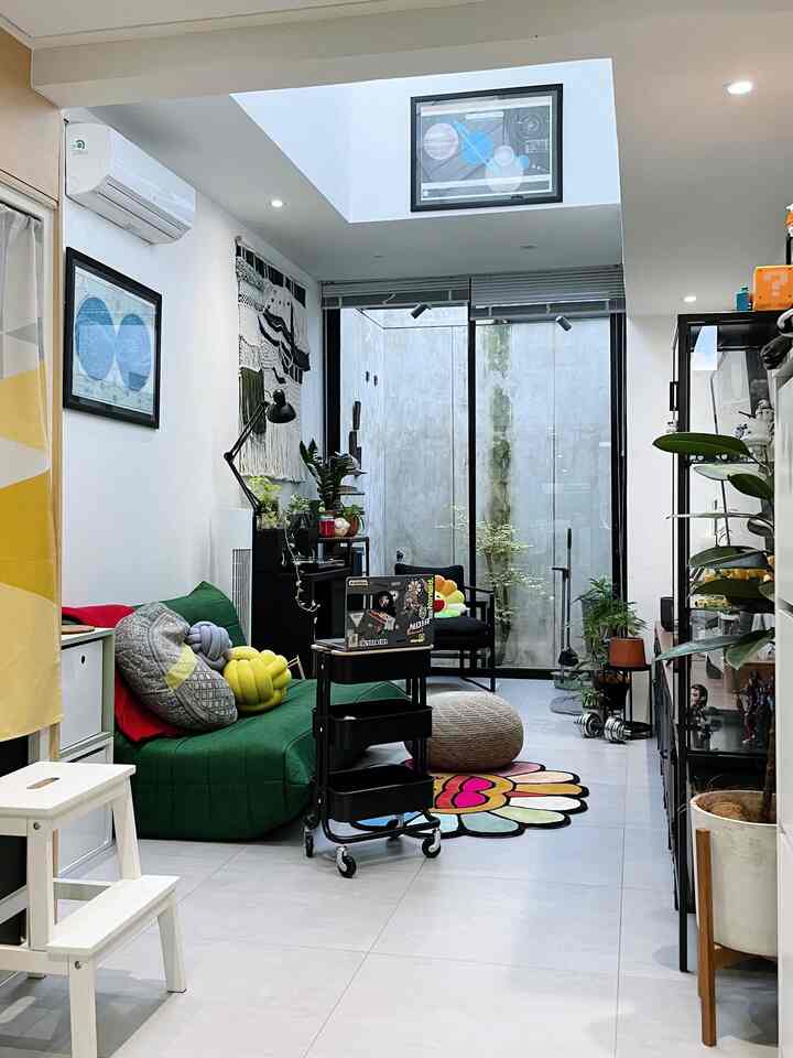Rearrange the main room again. This time, I moved the eket cabinet in the bedroom to the front so that it is more functional and the storage is easy to reach, besides that it is also useful as a sidetable for the sofa in this room. #livingroom #decor #decoridea #decorinspo #decorinspiration #rumahmungil #livealone #rumahimpian #rumahcluster #rumahdeveloper
