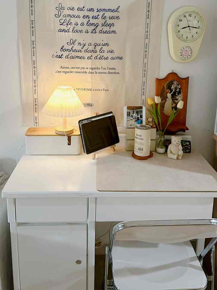 situasi desk di malam hari 
1. #HomeLighting
2. #InspirasiLampu
3. #LightingDesign
4. #deskdekorasi
5. #minimalis 