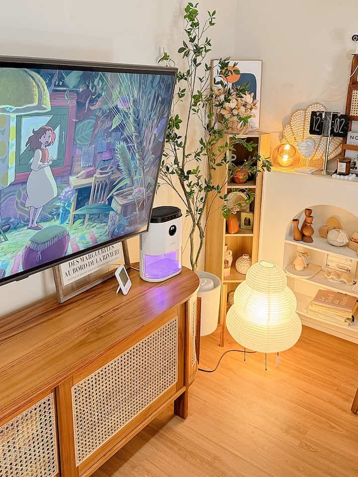 Lighting di ruang tv menggunakan downlight 3 warna, tapi kalo untuk suasana makin nyaman aku suka nyalain lampu2 kecil dengan warna warm white. Untuk lampunya aku pake smart bulb biar bisa di schedule on/offnya. Jd ga musti pencet 1-1.


#kylehome #HomeLighting #InspirasiLampu #LightingDesign #livingroom #smartlamp #shadelamp
