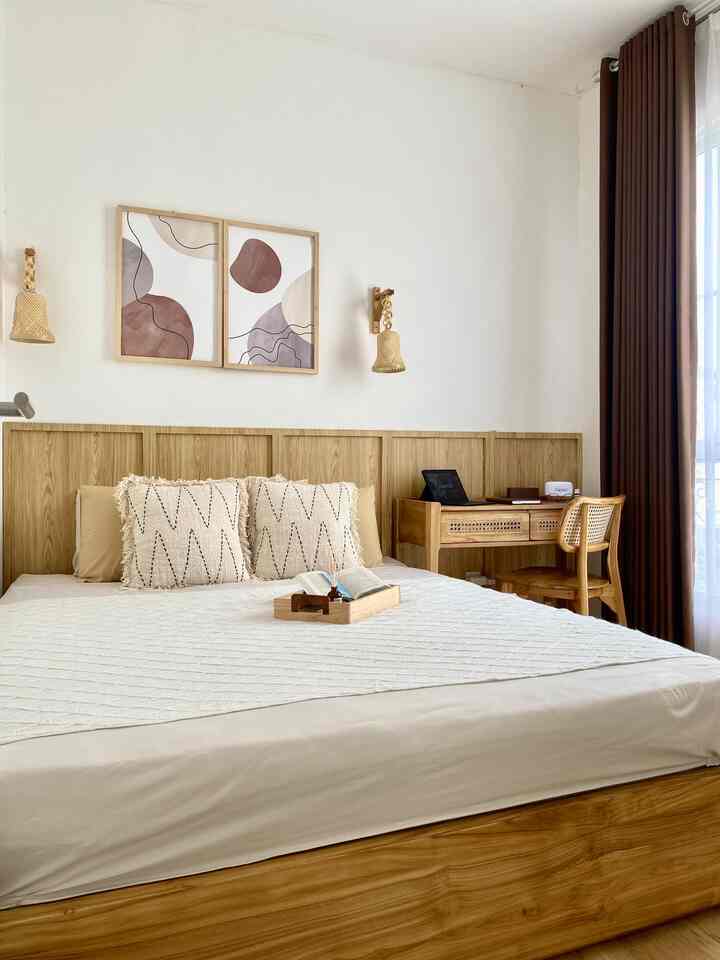 Transformasi Master Bedroom Rumahrafa.
Jadi kamar utama ini berukuran 2,5 x 2,5 meter. Ukurannya mungil jadi tidak banyak barang yang bisa disimpan disini, untuk membuat kamarku berkarakter aku menambahkan headboard yang memanjang dari ujung sisi kanan ke ujung sisi kiri kamar, selain untuk dekorasi, ini juga bertujuan untuk memberi kesan lebar dan luas pada ruangan. 

#masterbedroom
#kamarutama
#bedroomdecor
#bedroominspo