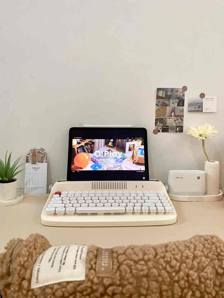 Pengaturan studio meja 🖥️📚


#desksetup #deskdecoration #studiosetup #studiodecor #deskinspiration